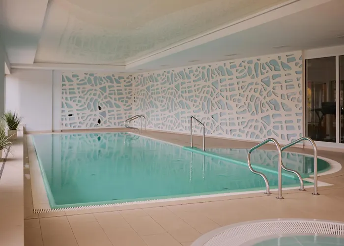 Waterlane Island - Riverview Pool, Spa & Gym By Downtown Apartments
